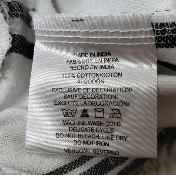 Exist Shorts White Gray Striped Southern Spirit Junior's Size Medium NWT - Picture 5 of 12